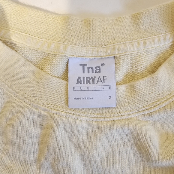 Aritzia TNA Airy Fleece Boyfriend Cropped Sweatshirt. Size 2 - Picture 4 of 7